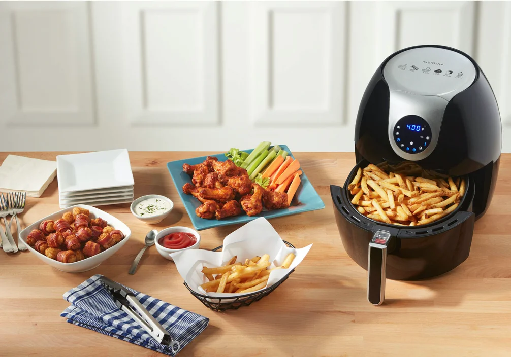 Air fryer cooking crispy chicken wings