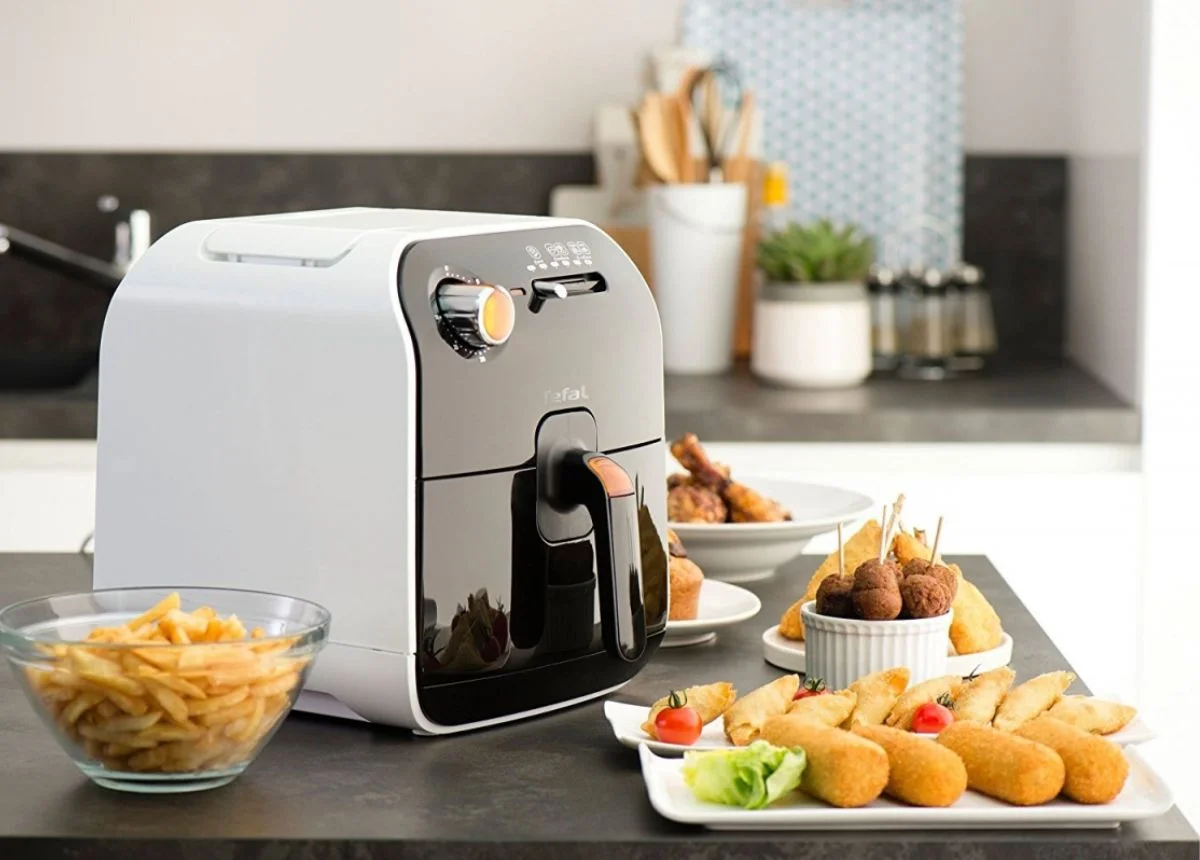 Tefal ActiFry Genius XL 2in1 air fryer on a kitchen counter